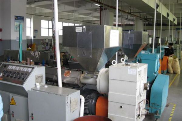Extrusion equipment
